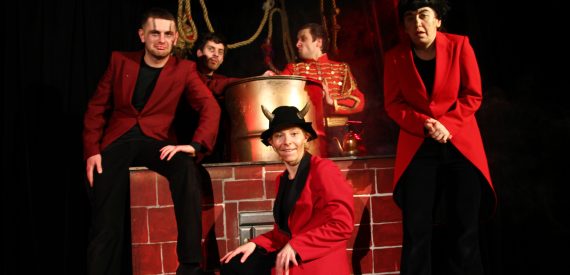 Spektakl "Spowiedź diabłów" w reżyserii Rafała Jędrzejczyka.