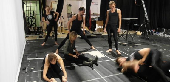 Spektakl Teatru Figur "Impresje" w reżyserii Filipa Budweila