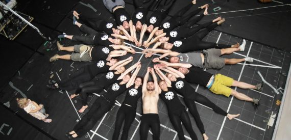 Spektakl Teatru Figur " Impresje" w reżyserii Filipa Budweila